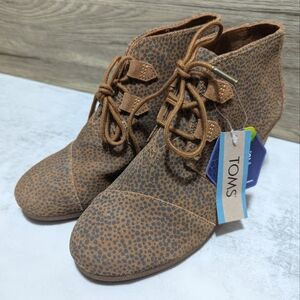NWT Toms Kala Wedge Booties Womens Size 8 Cheetah Leopard Print Lace Up Ankle